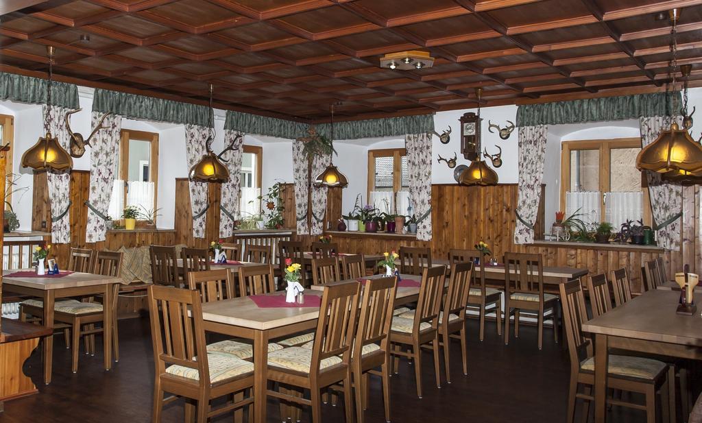 Gasthof Stern Hotel Greding Bagian luar foto
