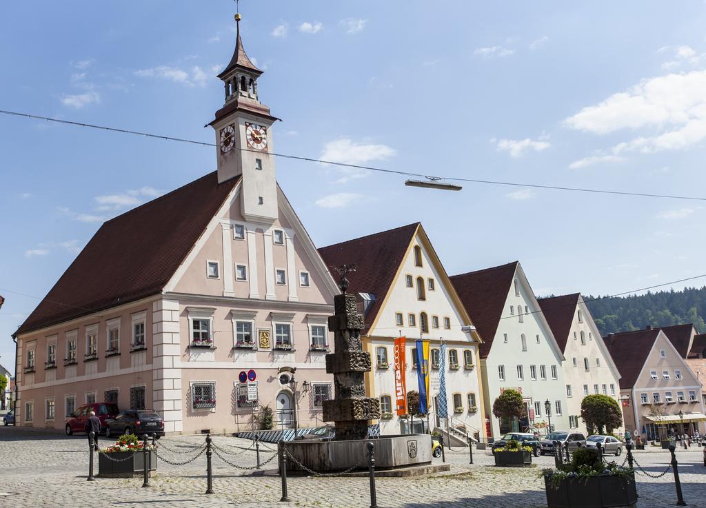 Gasthof Stern Hotel Greding Bagian luar foto